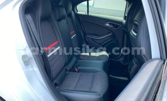 Acheter Occasion Voiture Mercedes‒Benz C–Class Blanc à Beitbridge, Matabeleland South Acheter Occasion Voiture Mercedes‒Benz C–Class Blanc à Beitbridge, Matabeleland South