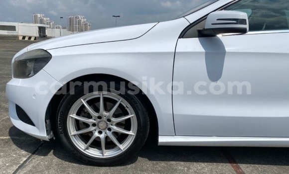 Acheter Occasion Voiture Mercedes‒Benz C–Class Blanc à Beitbridge, Matabeleland South Acheter Occasion Voiture Mercedes‒Benz C–Class Blanc à Beitbridge, Matabeleland South