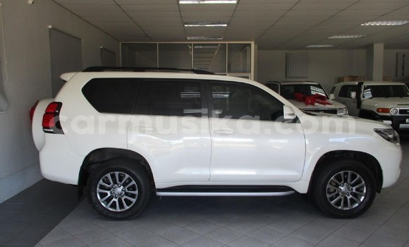 Acheter Occasion Voiture Toyota Land Cruiser Prado Blanc à Beitbridge, Matabeleland South Acheter Occasion Voiture Toyota Land Cruiser Prado Blanc à Beitbridge, Matabeleland South