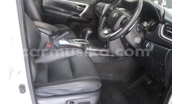 Acheter Occasion Voiture Toyota Fortuner Blanc à Beitbridge, Matabeleland South Acheter Occasion Voiture Toyota Fortuner Blanc à Beitbridge, Matabeleland South