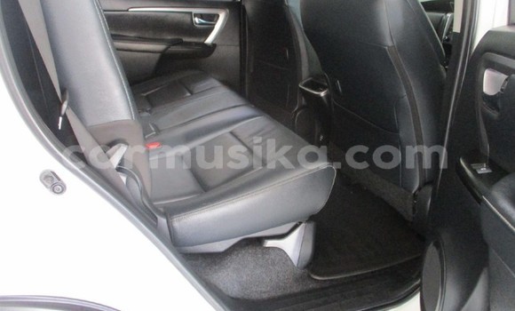 Acheter Occasion Voiture Toyota Fortuner Blanc à Beitbridge, Matabeleland South Acheter Occasion Voiture Toyota Fortuner Blanc à Beitbridge, Matabeleland South