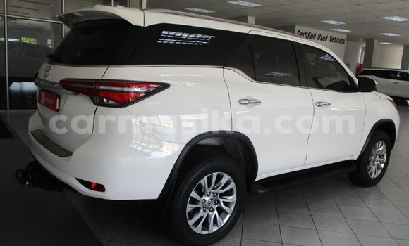 Acheter Occasion Voiture Toyota Fortuner Blanc à Beitbridge, Matabeleland South Acheter Occasion Voiture Toyota Fortuner Blanc à Beitbridge, Matabeleland South