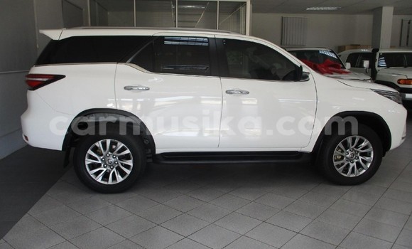 Acheter Occasion Voiture Toyota Fortuner Blanc à Beitbridge, Matabeleland South Acheter Occasion Voiture Toyota Fortuner Blanc à Beitbridge, Matabeleland South