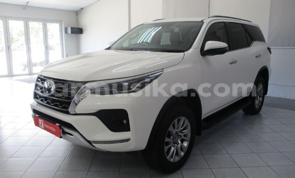 Acheter Occasion Voiture Toyota Fortuner Blanc à Beitbridge, Matabeleland South Acheter Occasion Voiture Toyota Fortuner Blanc à Beitbridge, Matabeleland South