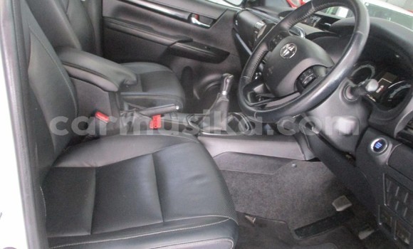 Acheter Occasion Voiture Toyota Hilux Blanc à Beitbridge, Matabeleland South Acheter Occasion Voiture Toyota Hilux Blanc à Beitbridge, Matabeleland South