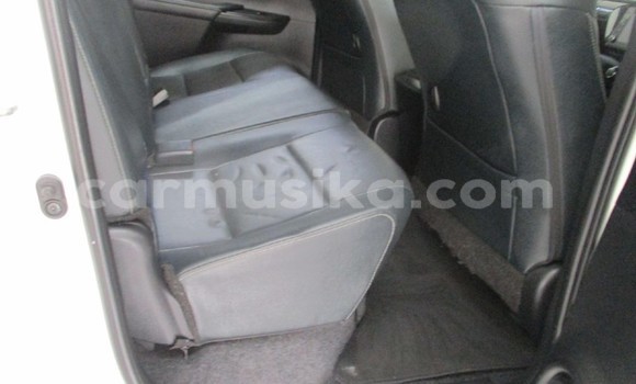 Acheter Occasion Voiture Toyota Hilux Blanc à Beitbridge, Matabeleland South Acheter Occasion Voiture Toyota Hilux Blanc à Beitbridge, Matabeleland South