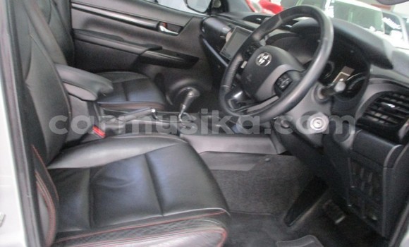 Tenga Tsaru Toyota Hilux Zvimwe Mota in Beitbridge in Matabeleland South Tenga Tsaru Toyota Hilux Zvimwe Mota in Beitbridge in Matabeleland South