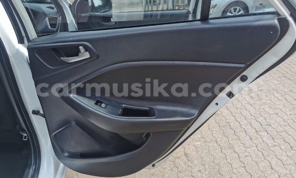 Acheter Occasion Voiture Hyundai i20 Blanc à Avondale, Harare Acheter Occasion Voiture Hyundai i20 Blanc à Avondale, Harare