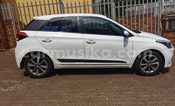 Acheter Occasion Voiture Hyundai i20 Blanc à Avondale, Harare Acheter Occasion Voiture Hyundai i20 Blanc à Avondale, Harare