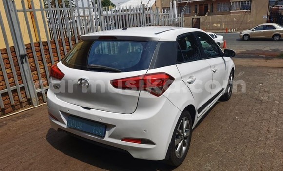 Acheter Occasion Voiture Hyundai i20 Blanc à Avondale, Harare Acheter Occasion Voiture Hyundai i20 Blanc à Avondale, Harare