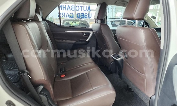 Acheter Occasion Voiture Toyota Fortuner Blanc à Epworth, Harare Acheter Occasion Voiture Toyota Fortuner Blanc à Epworth, Harare