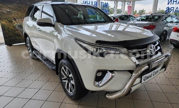 Acheter Occasion Voiture Toyota Fortuner Blanc à Epworth, Harare Acheter Occasion Voiture Toyota Fortuner Blanc à Epworth, Harare
