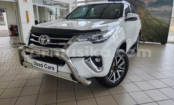 Acheter Occasion Voiture Toyota Fortuner Blanc à Epworth, Harare Acheter Occasion Voiture Toyota Fortuner Blanc à Epworth, Harare