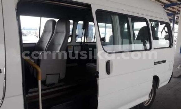 Acheter Occasion Voiture Toyota Hiace Blanc à Beitbridge, Matabeleland South Acheter Occasion Voiture Toyota Hiace Blanc à Beitbridge, Matabeleland South