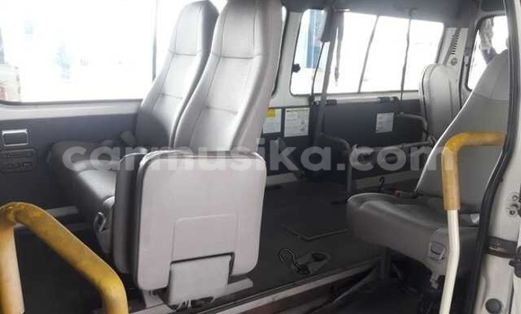 Acheter Occasion Voiture Toyota Hiace Blanc à Beitbridge, Matabeleland South Acheter Occasion Voiture Toyota Hiace Blanc à Beitbridge, Matabeleland South