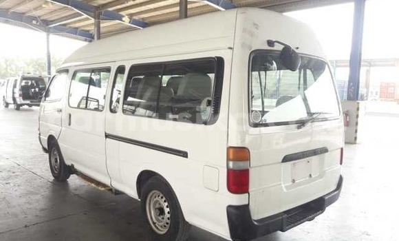 Acheter Occasion Voiture Toyota Hiace Blanc à Beitbridge, Matabeleland South Acheter Occasion Voiture Toyota Hiace Blanc à Beitbridge, Matabeleland South