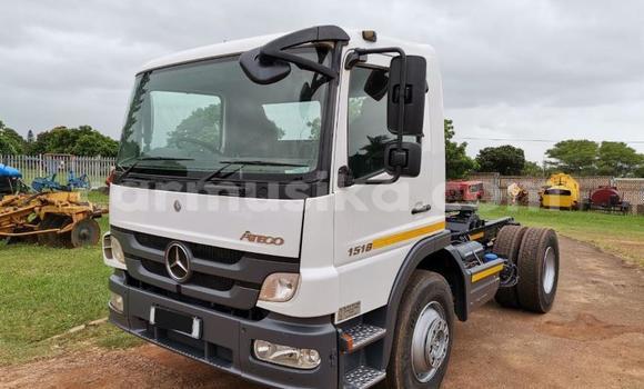 Buy Used Mercedes‒Benz Truck White Truck in Beitbridge in Matabeleland South Buy Used Mercedes‒Benz Truck White Truck in Beitbridge in Matabeleland South