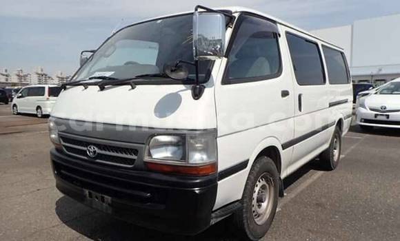 Buy Used Toyota Hiace White Car in Beitbridge in Matabeleland South