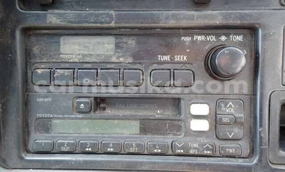 Buy Used Toyota Hiace White Car in Beitbridge in Matabeleland South Buy Used Toyota Hiace White Car in Beitbridge in Matabeleland South