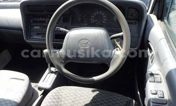 Buy Used Toyota Hiace White Car in Beitbridge in Matabeleland South Buy Used Toyota Hiace White Car in Beitbridge in Matabeleland South