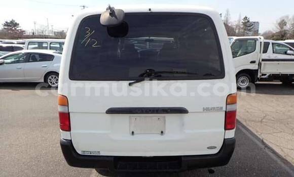 Buy Used Toyota Hiace White Car in Beitbridge in Matabeleland South Buy Used Toyota Hiace White Car in Beitbridge in Matabeleland South