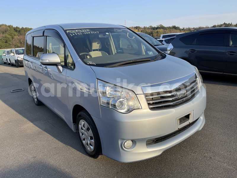 Big with watermark toyota noah matabeleland south beitbridge 32427