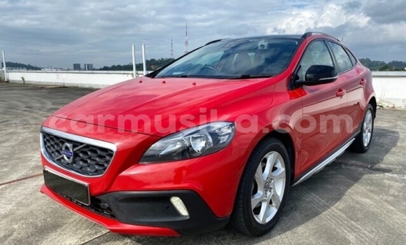 Acheter Occasion Voiture Volvo V40 Cross Country Rouge à Beitbridge, Matabeleland South