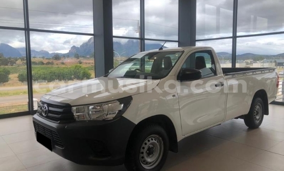 Buy Used Toyota Hilux White Car in Beitbridge in Matabeleland South Buy Used Toyota Hilux White Car in Beitbridge in Matabeleland South