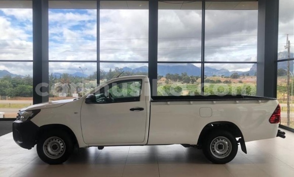 Buy Used Toyota Hilux White Car in Beitbridge in Matabeleland South Buy Used Toyota Hilux White Car in Beitbridge in Matabeleland South