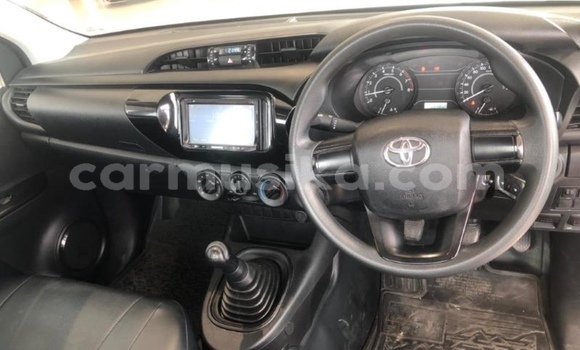 Buy Used Toyota Hilux White Car in Beitbridge in Matabeleland South Buy Used Toyota Hilux White Car in Beitbridge in Matabeleland South