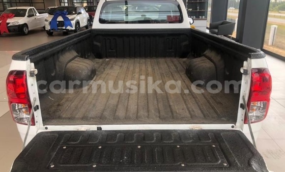 Buy Used Toyota Hilux White Car in Beitbridge in Matabeleland South Buy Used Toyota Hilux White Car in Beitbridge in Matabeleland South