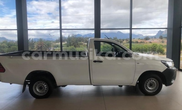 Buy Used Toyota Hilux White Car in Beitbridge in Matabeleland South Buy Used Toyota Hilux White Car in Beitbridge in Matabeleland South