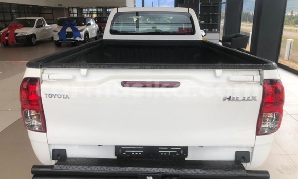 Buy Used Toyota Hilux White Car in Beitbridge in Matabeleland South Buy Used Toyota Hilux White Car in Beitbridge in Matabeleland South