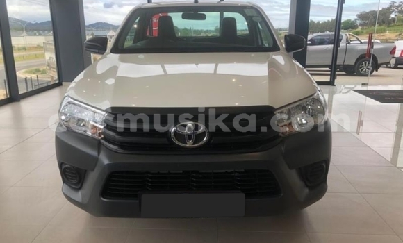 Buy Used Toyota Hilux White Car in Beitbridge in Matabeleland South Buy Used Toyota Hilux White Car in Beitbridge in Matabeleland South