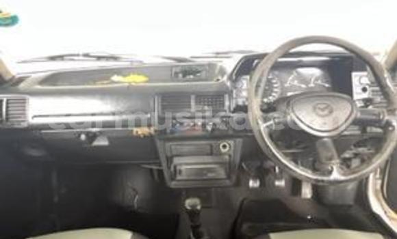Nunua Ilio tumika Mazda 323 Nyingine Gari ndani ya Beitbridge nchini Matabeleland Kusini Nunua Ilio tumika Mazda 323 Nyingine Gari ndani ya Beitbridge nchini Matabeleland Kusini