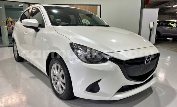 Nunua Ilio tumika Mazda 2 Nyeupe Gari ndani ya Beitbridge nchini Matabeleland Kusini