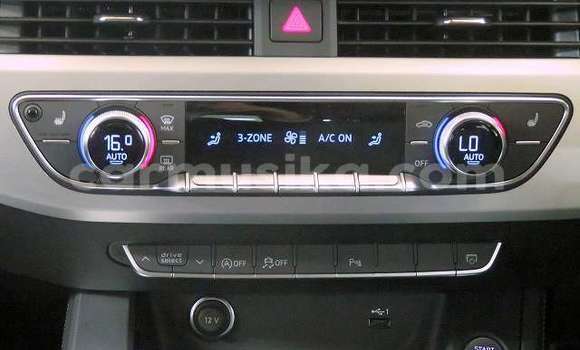 Acheter Occasion Voiture Audi A4 Rouge à Beitbridge, Matabeleland South Acheter Occasion Voiture Audi A4 Rouge à Beitbridge, Matabeleland South