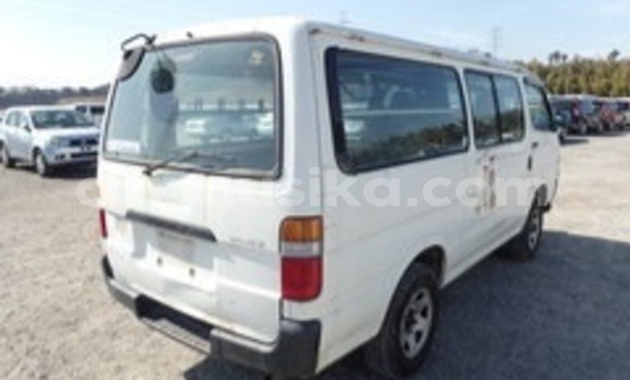 Acheter Occasion Voiture Toyota Hiace Blanc à Beitbridge, Matabeleland South Acheter Occasion Voiture Toyota Hiace Blanc à Beitbridge, Matabeleland South