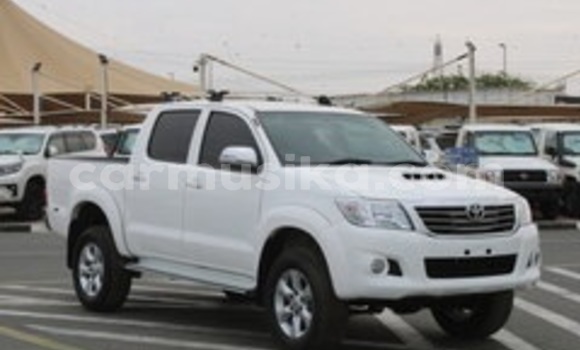 Nunua Ilio tumika Toyota Hilux Nyeupe Gari ndani ya Beitbridge nchini Matabeleland Kusini