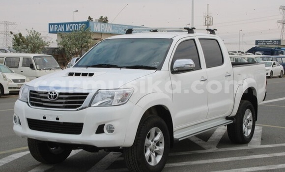 Nunua Ilio tumika Toyota Hilux Nyeupe Gari ndani ya Beitbridge nchini Matabeleland Kusini Nunua Ilio tumika Toyota Hilux Nyeupe Gari ndani ya Beitbridge nchini Matabeleland Kusini