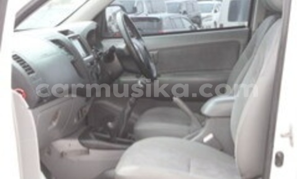 Nunua Ilio tumika Toyota Hilux Nyeupe Gari ndani ya Beitbridge nchini Matabeleland Kusini Nunua Ilio tumika Toyota Hilux Nyeupe Gari ndani ya Beitbridge nchini Matabeleland Kusini