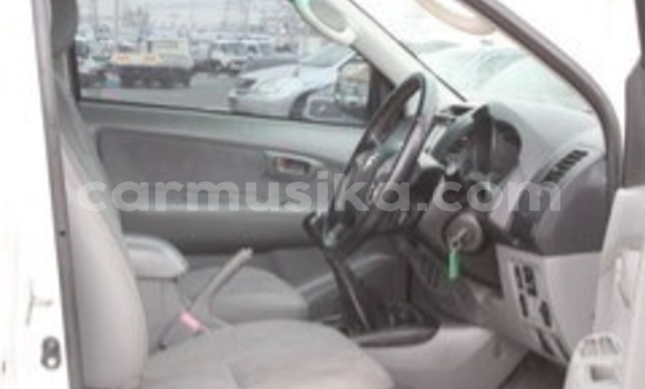 Nunua Ilio tumika Toyota Hilux Nyeupe Gari ndani ya Beitbridge nchini Matabeleland Kusini Nunua Ilio tumika Toyota Hilux Nyeupe Gari ndani ya Beitbridge nchini Matabeleland Kusini