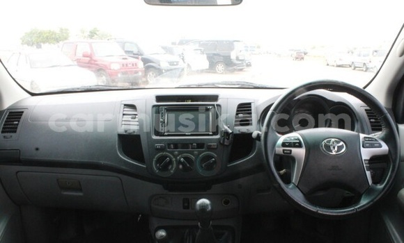 Nunua Ilio tumika Toyota Hilux Nyeupe Gari ndani ya Beitbridge nchini Matabeleland Kusini Nunua Ilio tumika Toyota Hilux Nyeupe Gari ndani ya Beitbridge nchini Matabeleland Kusini