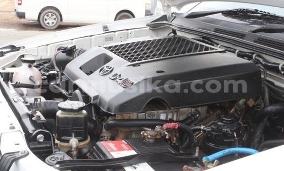 Nunua Ilio tumika Toyota Hilux Nyeupe Gari ndani ya Beitbridge nchini Matabeleland Kusini Nunua Ilio tumika Toyota Hilux Nyeupe Gari ndani ya Beitbridge nchini Matabeleland Kusini