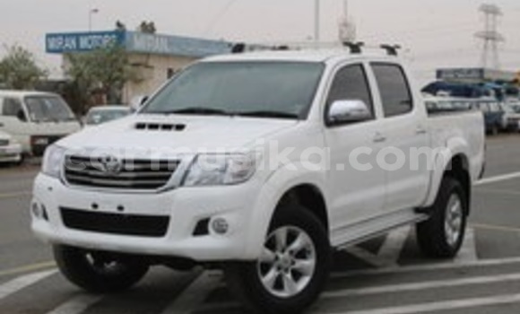 Nunua Ilio tumika Toyota Hilux Nyeupe Gari ndani ya Beitbridge nchini Matabeleland Kusini Nunua Ilio tumika Toyota Hilux Nyeupe Gari ndani ya Beitbridge nchini Matabeleland Kusini