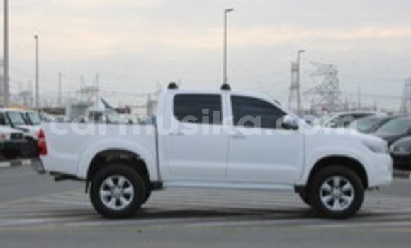 Nunua Ilio tumika Toyota Hilux Nyeupe Gari ndani ya Beitbridge nchini Matabeleland Kusini Nunua Ilio tumika Toyota Hilux Nyeupe Gari ndani ya Beitbridge nchini Matabeleland Kusini