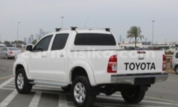 Nunua Ilio tumika Toyota Hilux Nyeupe Gari ndani ya Beitbridge nchini Matabeleland Kusini Nunua Ilio tumika Toyota Hilux Nyeupe Gari ndani ya Beitbridge nchini Matabeleland Kusini