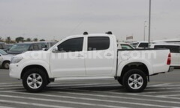 Nunua Ilio tumika Toyota Hilux Nyeupe Gari ndani ya Beitbridge nchini Matabeleland Kusini Nunua Ilio tumika Toyota Hilux Nyeupe Gari ndani ya Beitbridge nchini Matabeleland Kusini