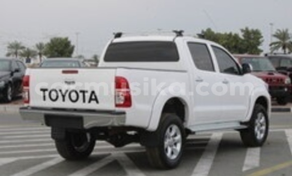 Nunua Ilio tumika Toyota Hilux Nyeupe Gari ndani ya Beitbridge nchini Matabeleland Kusini Nunua Ilio tumika Toyota Hilux Nyeupe Gari ndani ya Beitbridge nchini Matabeleland Kusini
