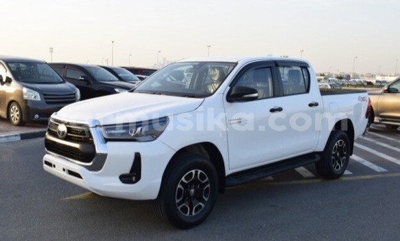 Buy Used Toyota Hilux White Car in Beitbridge in Matabeleland South Buy Used Toyota Hilux White Car in Beitbridge in Matabeleland South